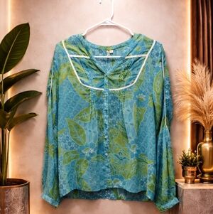 NWOT Just Pearls Medium Sheer Blue and Green Floral Button Up